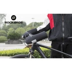 ROCKBROS Manchons Vélo De Guidon Thermique Polaire Gants De Guidon Hiver Impeméable 9 ROCKBROS Manchons Vélo De Guidon Thermique Polaire Gants De Guidon Hiver Impeméable -Vélo Boutique manchons velo de guidon thermique polaire gants de guidon hiver impemeable 3