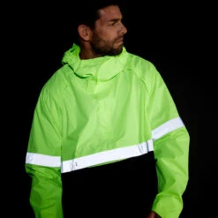 BTWIN PONCHO PLUIE VISIBILITE JOUR NUIT 560 NOIR JAUNE FLUO -Vélo Boutique poncho pluie visibilite jour nuit 560 noir jaune fluo 9