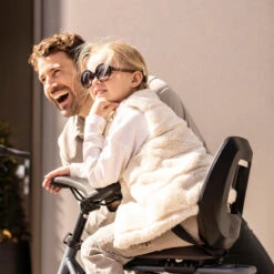 Bobike Siège Arrière Vélo Porte-bagages One Junior - Jusqu'à 35kg Noir -Vélo Boutique siege arriere velo porte bagages one junior jusqua 35kg noir 4