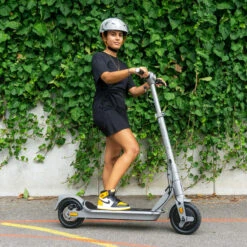 Trottinette électrique 85 Signature - Autonomie 35km - AVEC CLIGNOTANTS -Vélo Boutique trottinette electrique 85 signature autonomie 35km avec clignotants 4